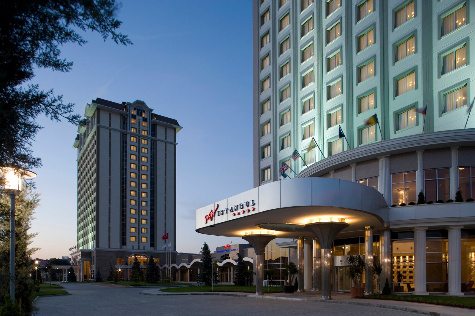 5 Star Hotel Exterior for Aestanbul Patients